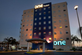Отель One Monterrey Aeropuerto  Монтерей